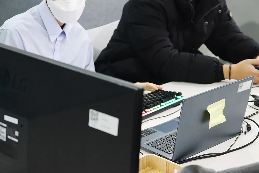대면 상담 중인 솔루션 팀 직원_3, 대면 상담 후기